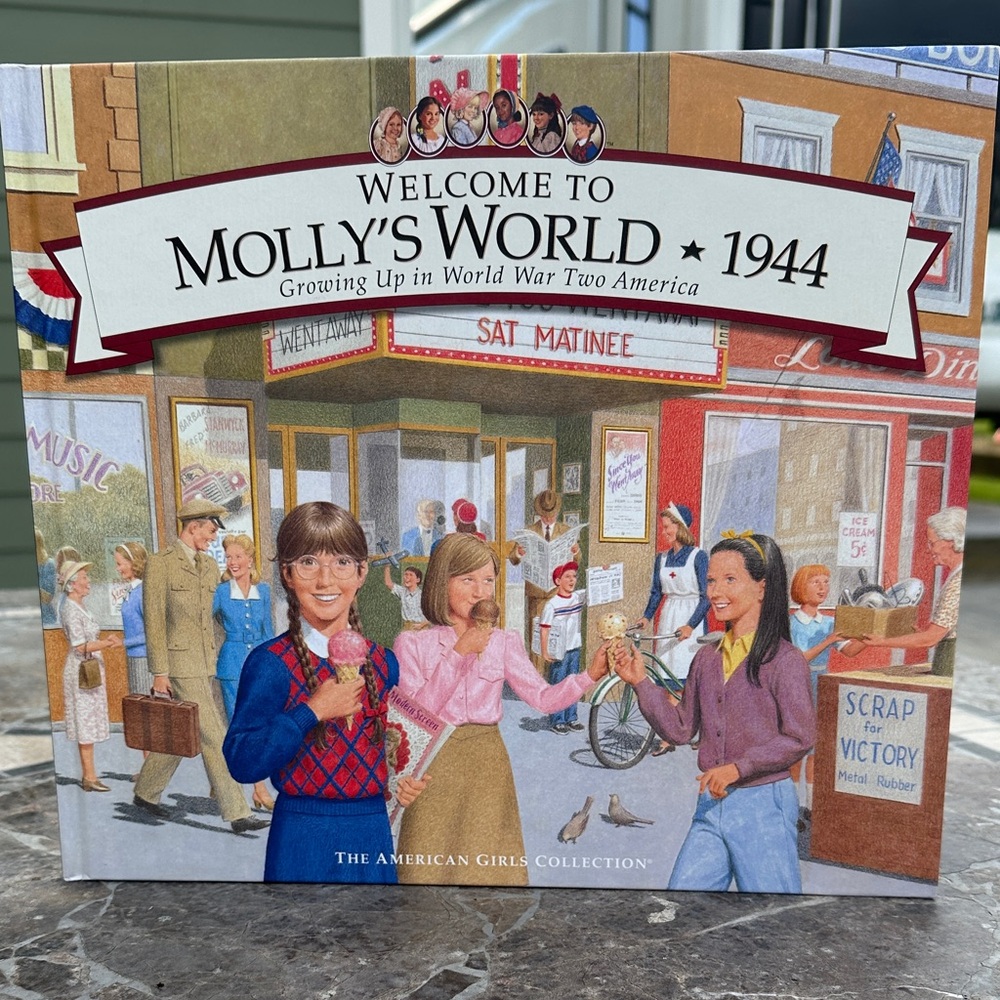 American Girl Dolls “Welcome to Molly's World 1944” Book. Retired.